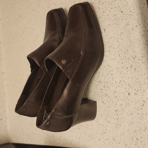 Thom McAn Shoes - 7W Brown Leather Square Heel